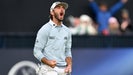 max homa screams at the open championship in blue sweater
