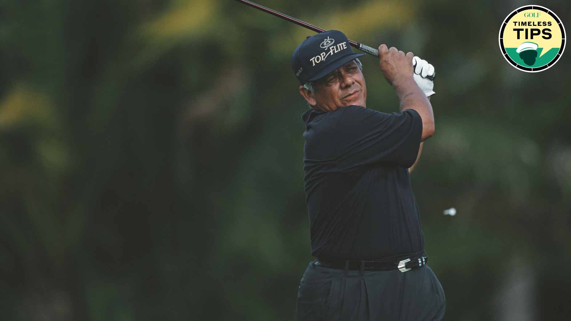 lee trevino swings a driver during the 2000 pga championship