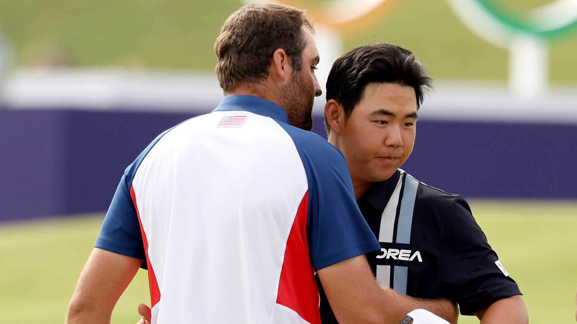 Scottie Scheffler embraces Tom Kim at the Olympics.