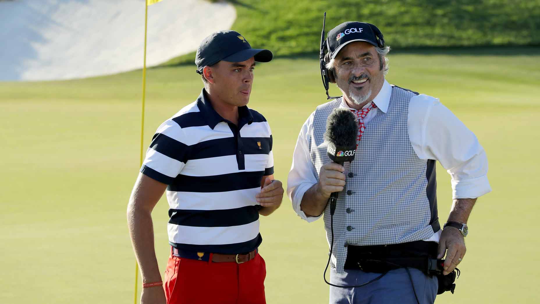 david feherty interviews rickie fowler during the 2017 presidents cup