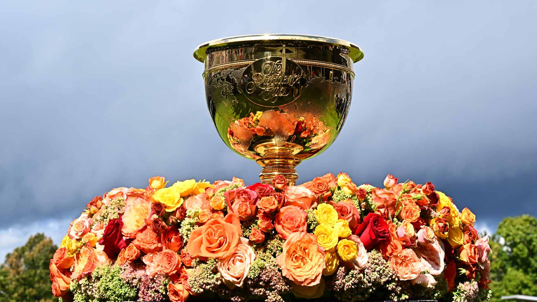 Photo of the 2024 Presidents Cup trophy on the first tee during Four-Ball on day one of the 2024 Presidents Cup at The Royal Montreal Golf Club.