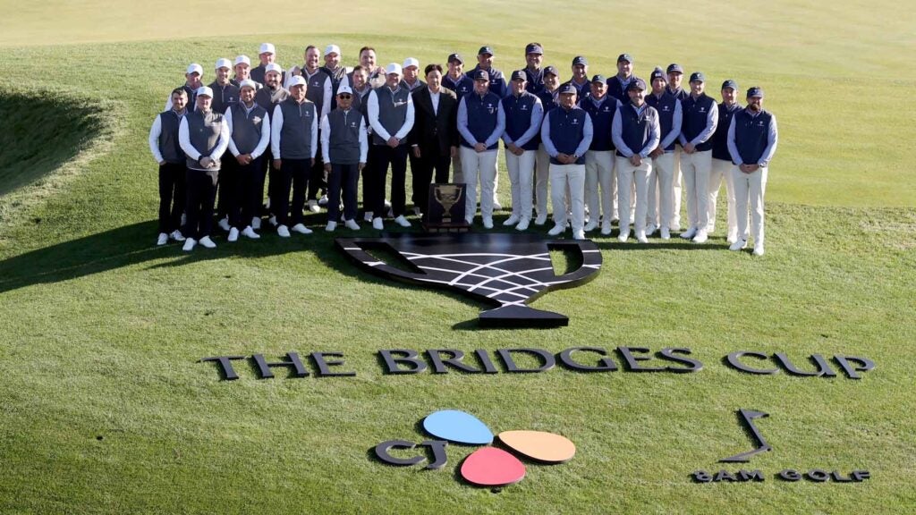 competitors of the bridges cup pose for a picture