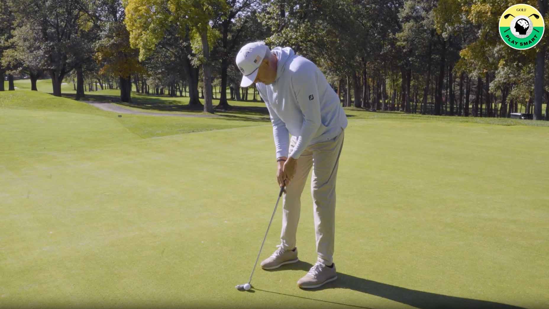 jonathan yarwood hits putt on green