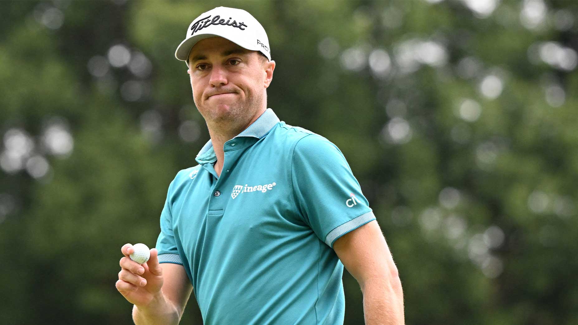 justin thomas waves hand at the zozo championship in blue shirt