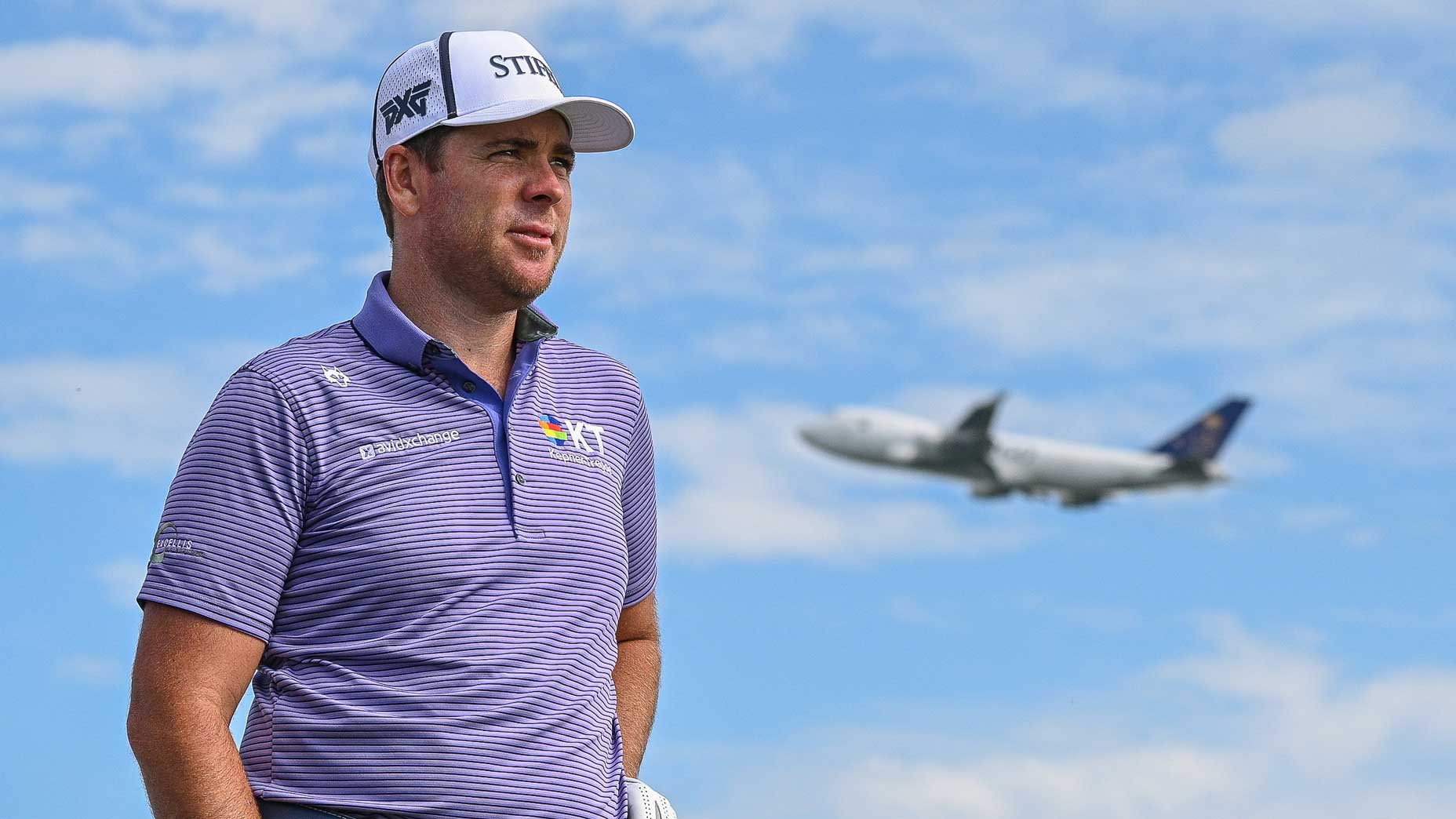 Pemain profesional PGA Tour, Luke List bersiap untuk melakukan pukulan di hole ke-18 pada hari pertama KLM Open 2024.