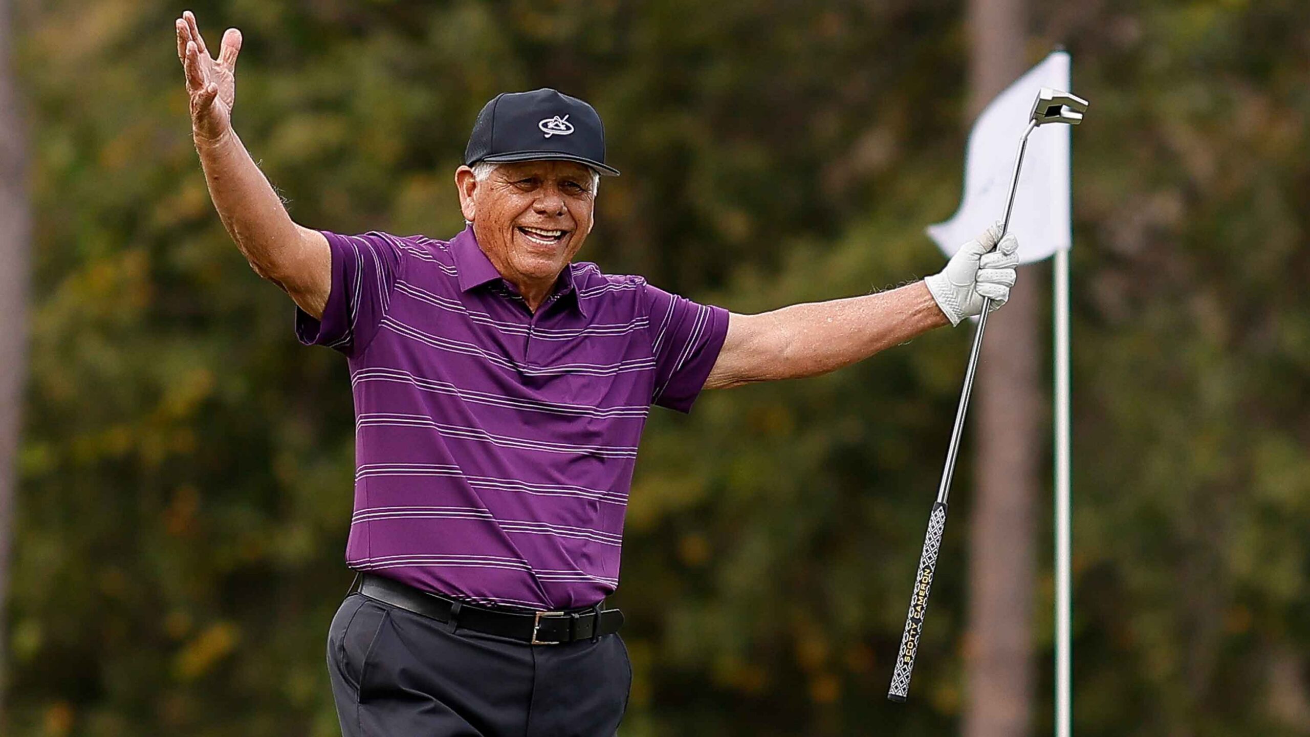 Lee Trevino raising putter on the second hole prior to the PNC Championship at The Ritz-Carlton Golf Club