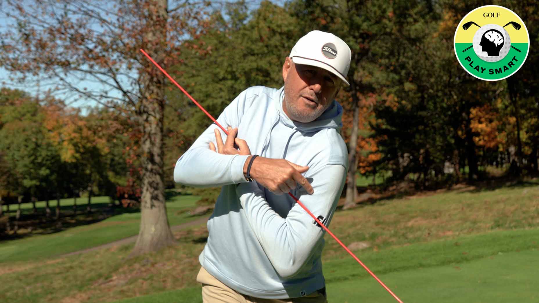 jonathan yarwood demonstrates key move in golf swing