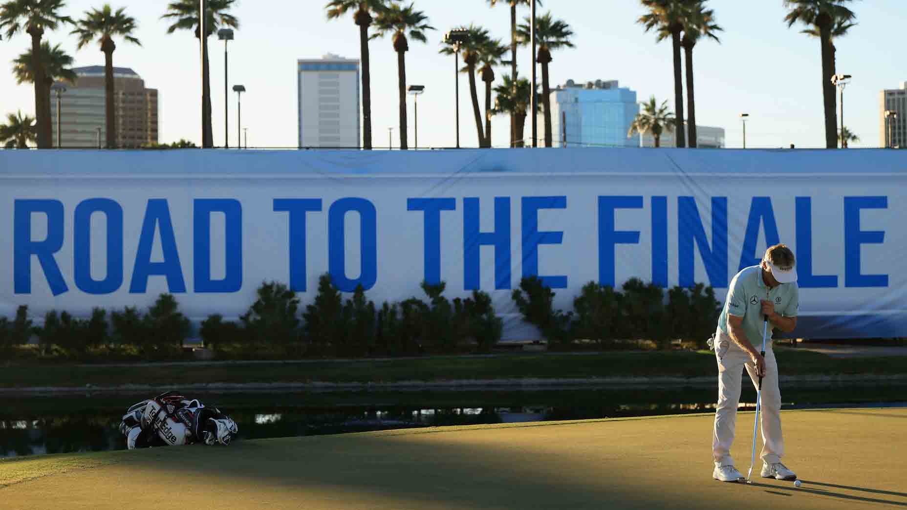 Bernhard Langer’s caddie says 3 words. Then comes a visor toss