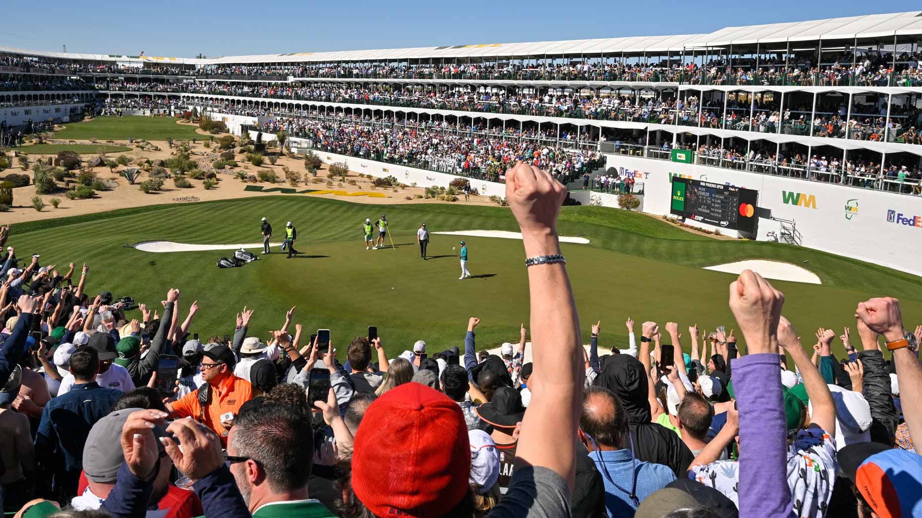 rowdy crowd at wm phoenix open