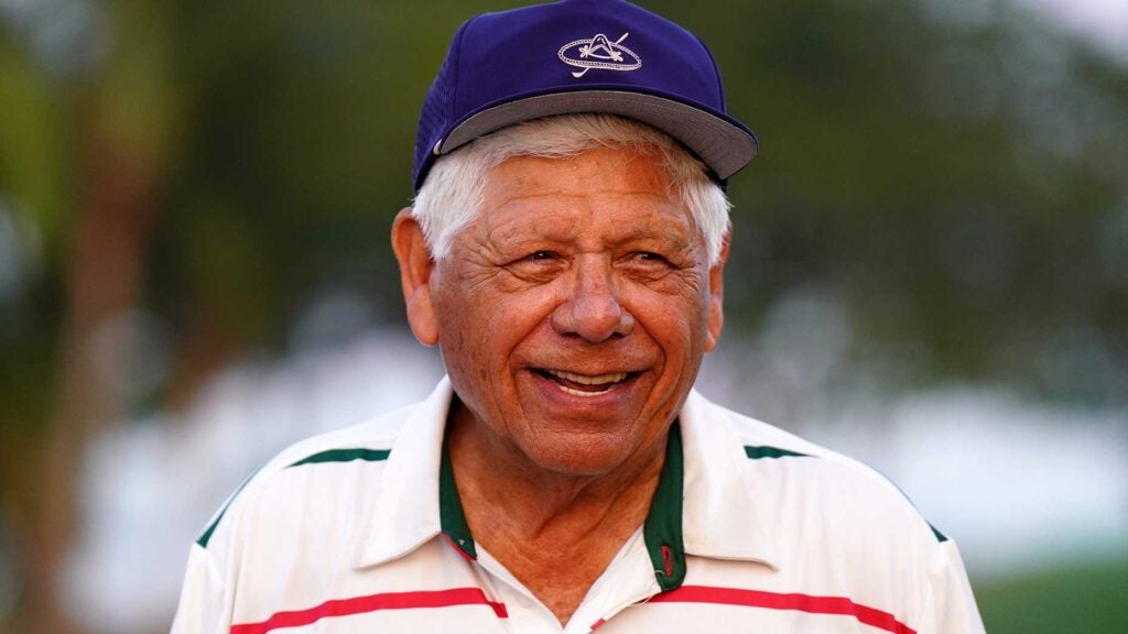 lee Trevino smiles on the golf course