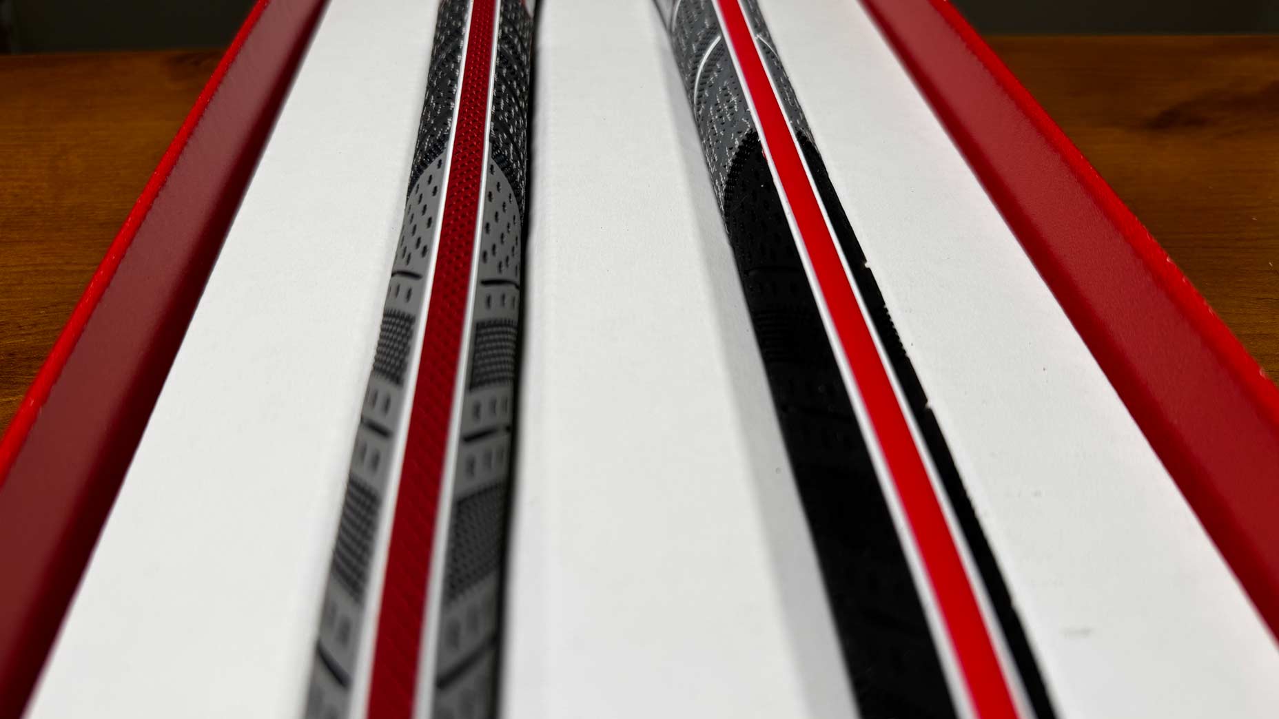 Golf pride is lined up (L) and line Max Grips.