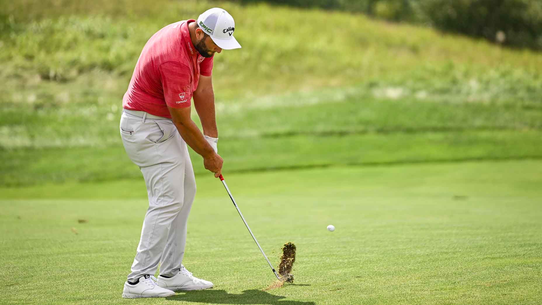 Jon Rahm hits the bell with a large ding dinot