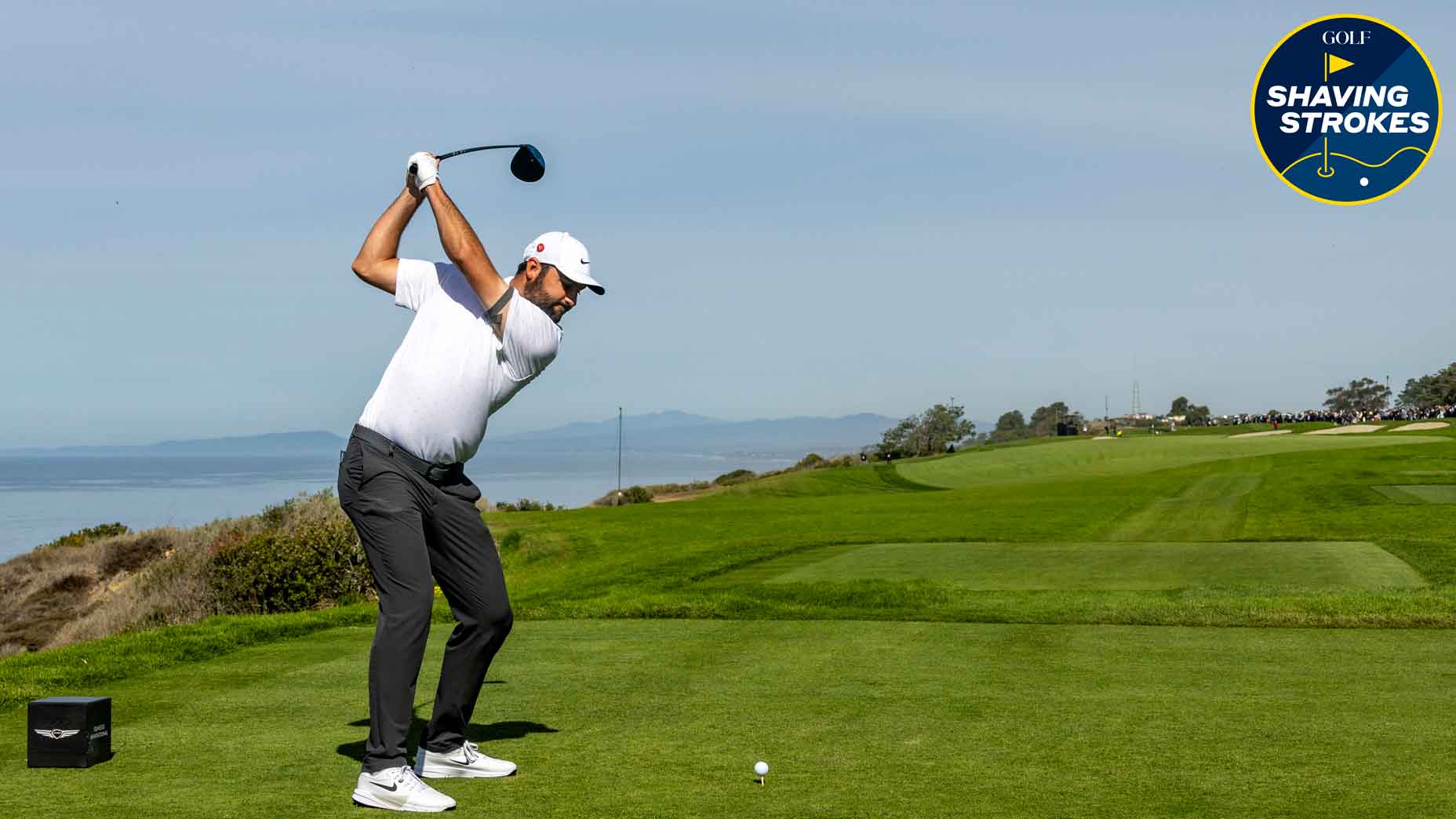 scottie scheffler hits tee shot at torrey pines during the 2025 genesis invitational