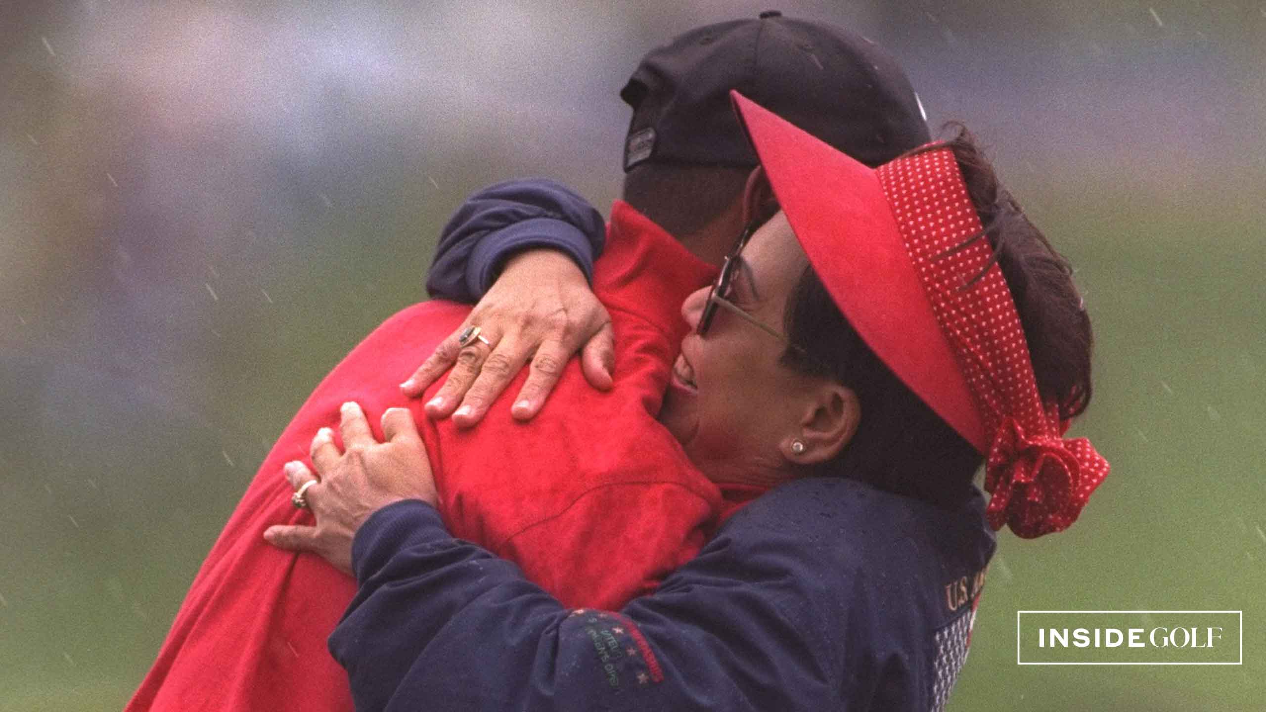 His mother, Tida Woods, hugged Iger Woods during the Mercedes Championship at La Costa Resort in Carlsbad, California.