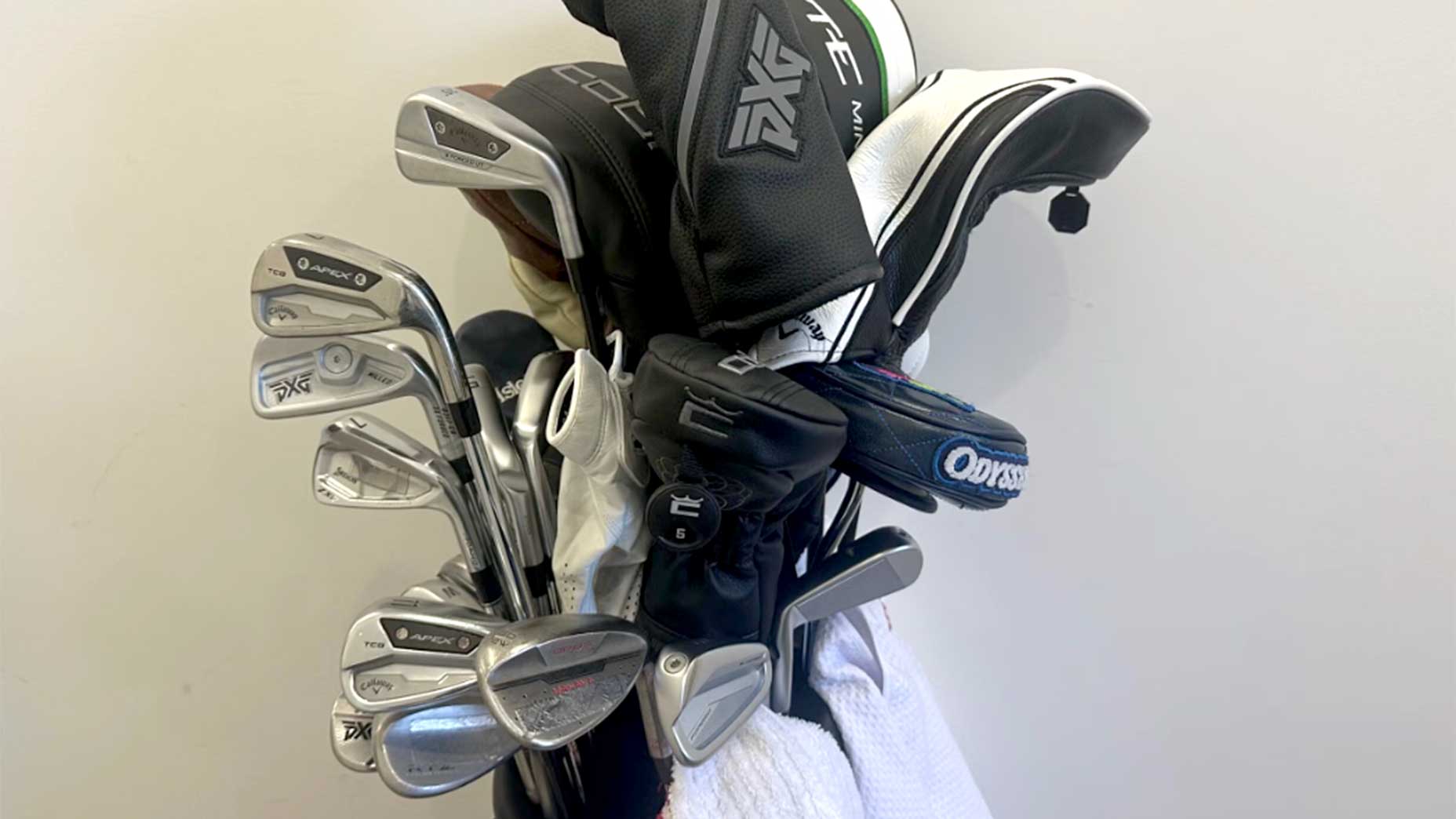 a bag full of golf clubs