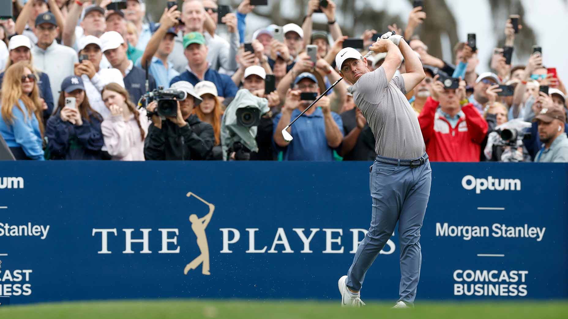 Rory Mcilroy goes to the 10th hole during the last round of Sunday players championship at TPC Sawgrass in Ponte Vedra Beach, Fla.