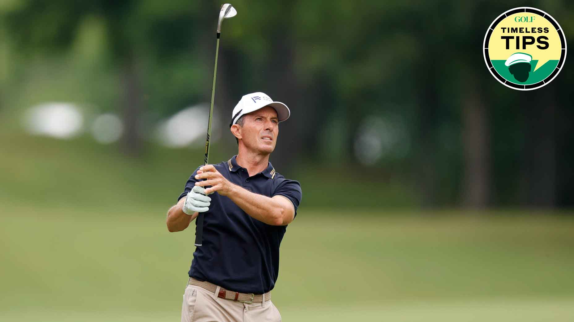 mike weir swings a wedge
