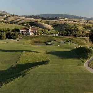 clubhouse and 9th hole at Poppy Ridge golf course
