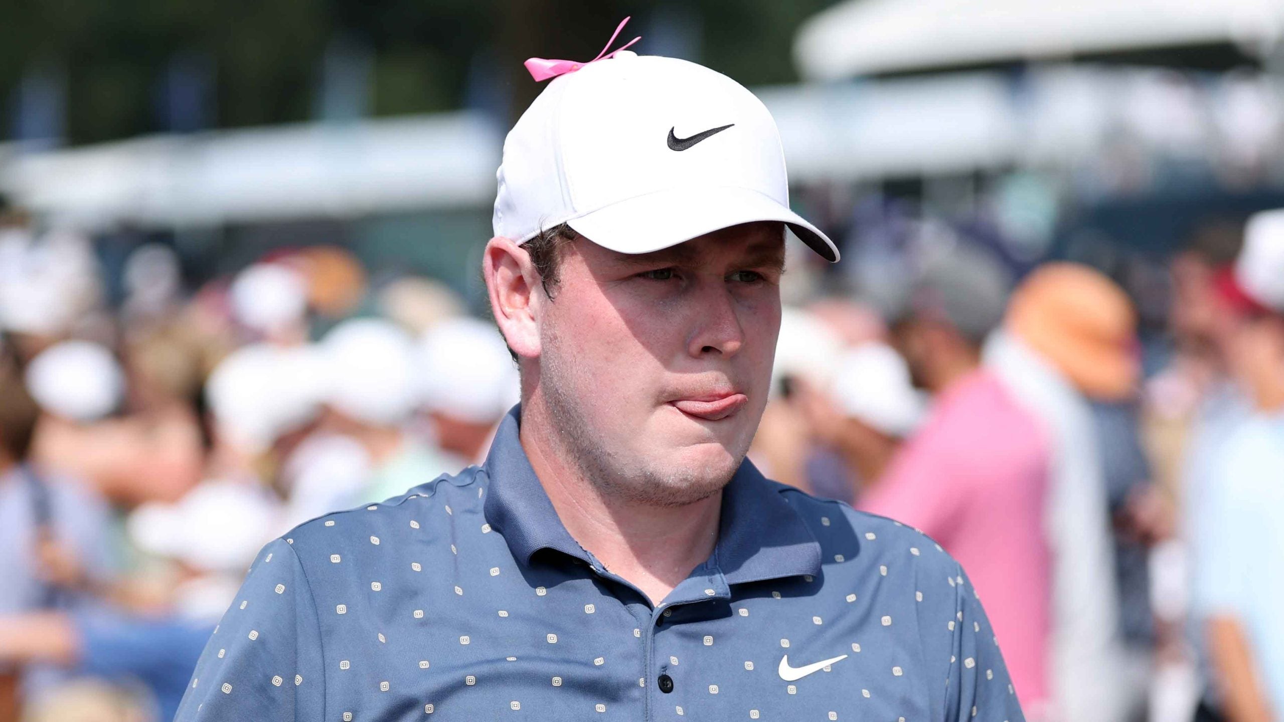 Fiery pro wants to ‘smash clubs’ after blowing 4-shot lead to Scottie Scheffler Fiery pro wants to ‘smash clubs’ after blowing 4-shot lead to Scottie Scheffler