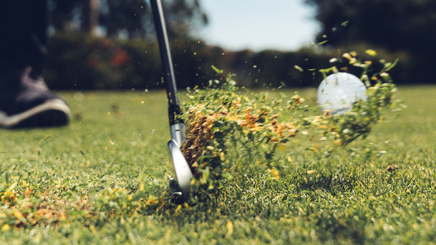Callaway's new Apex UT ripping through the turf.