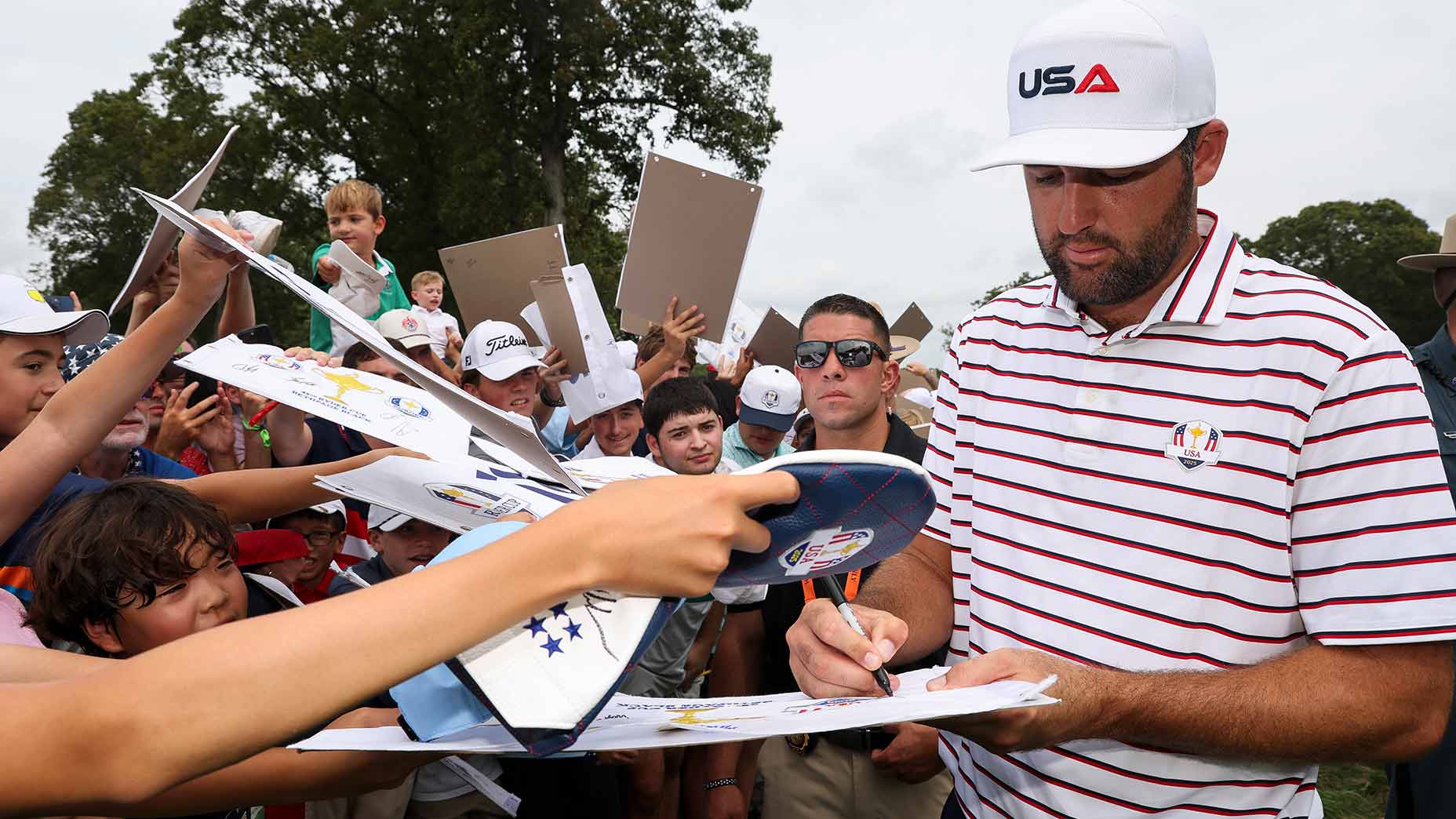 scottie scheffler signs autographs at the ryder cup