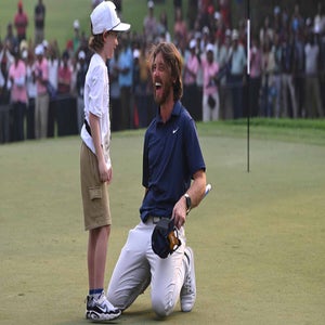 Tommy Fleetwood of England (R) celebrates with, his son, Frankie Fleetwood (L) following victory on day four of the DP World India Championship 2025 at Delhi Golf Club on October 19, 2025 in New Delhi, India.