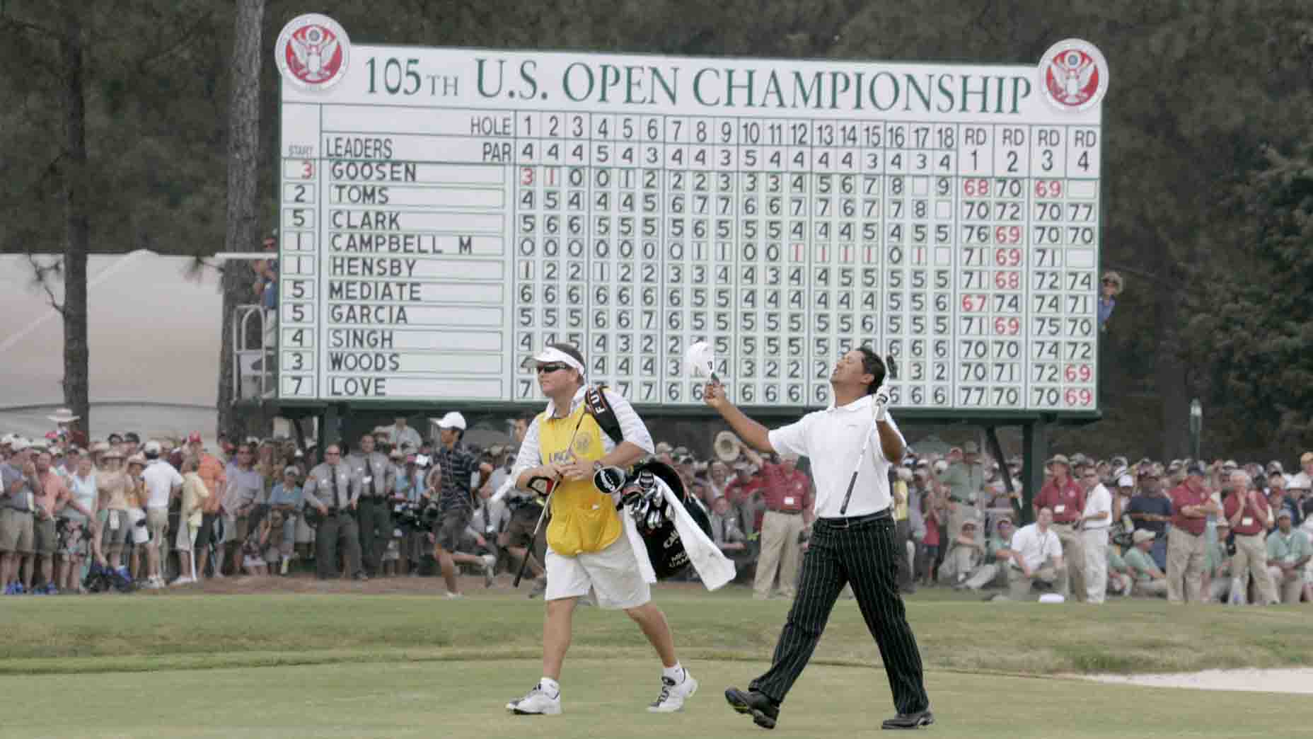 Michael Campbell walks down the 18th fairways during the 2005 U.S. Open