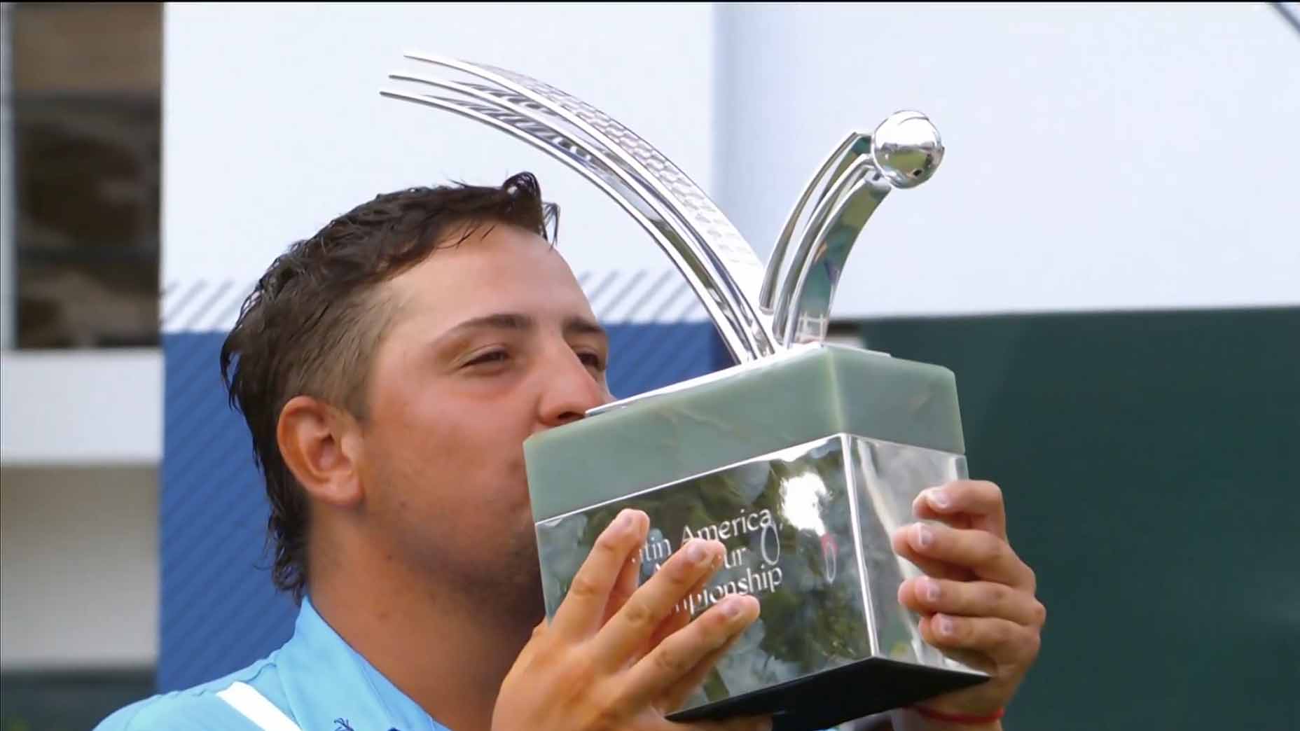 Mateo Pulcini kisses the Latin American Amateur Championship trophy