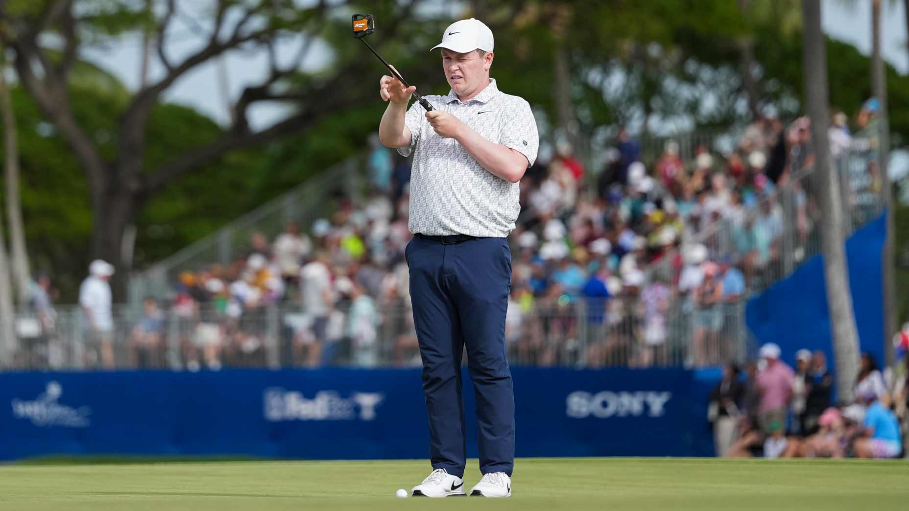 Robert MacIntyre holds putter during 2026 Sony Open in Hawaii.