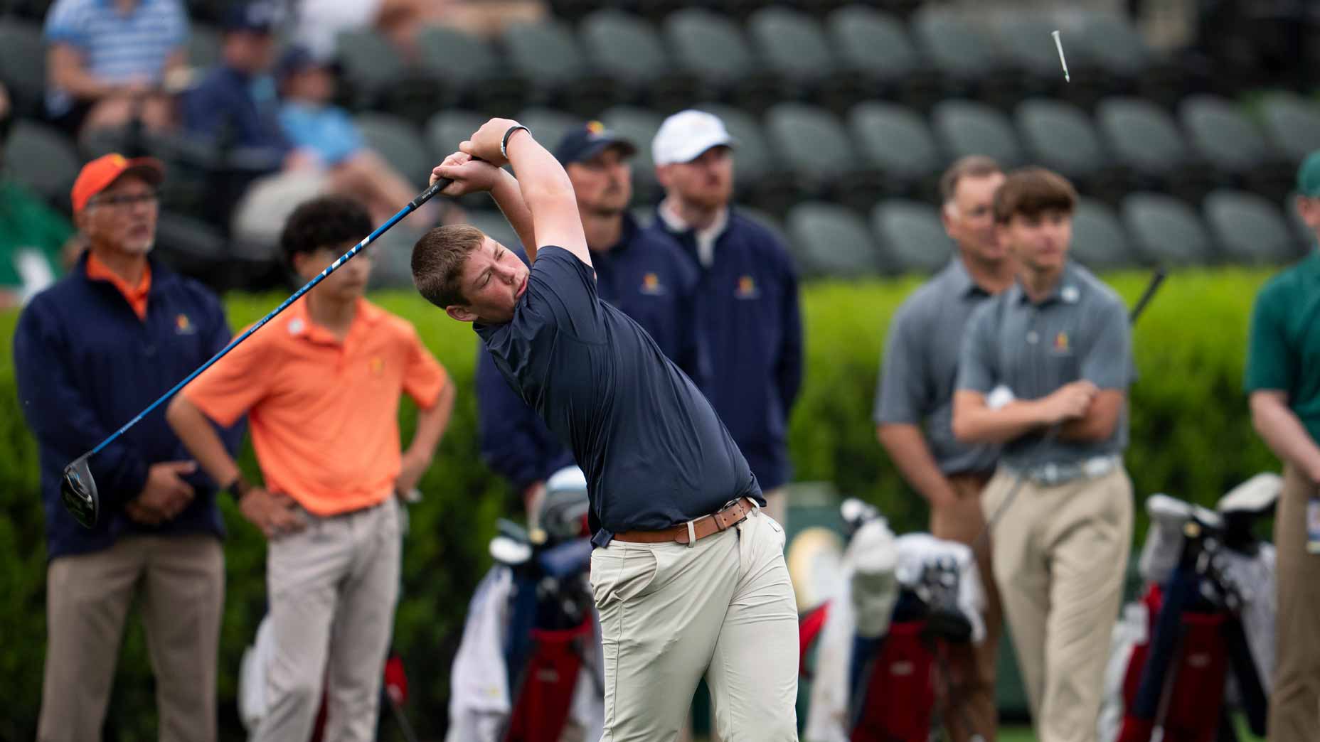 Drive, Chip and Putt competitor’s unique, cross-handed swing explained Drive, Chip and Putt competitor’s unique, cross-handed swing explained