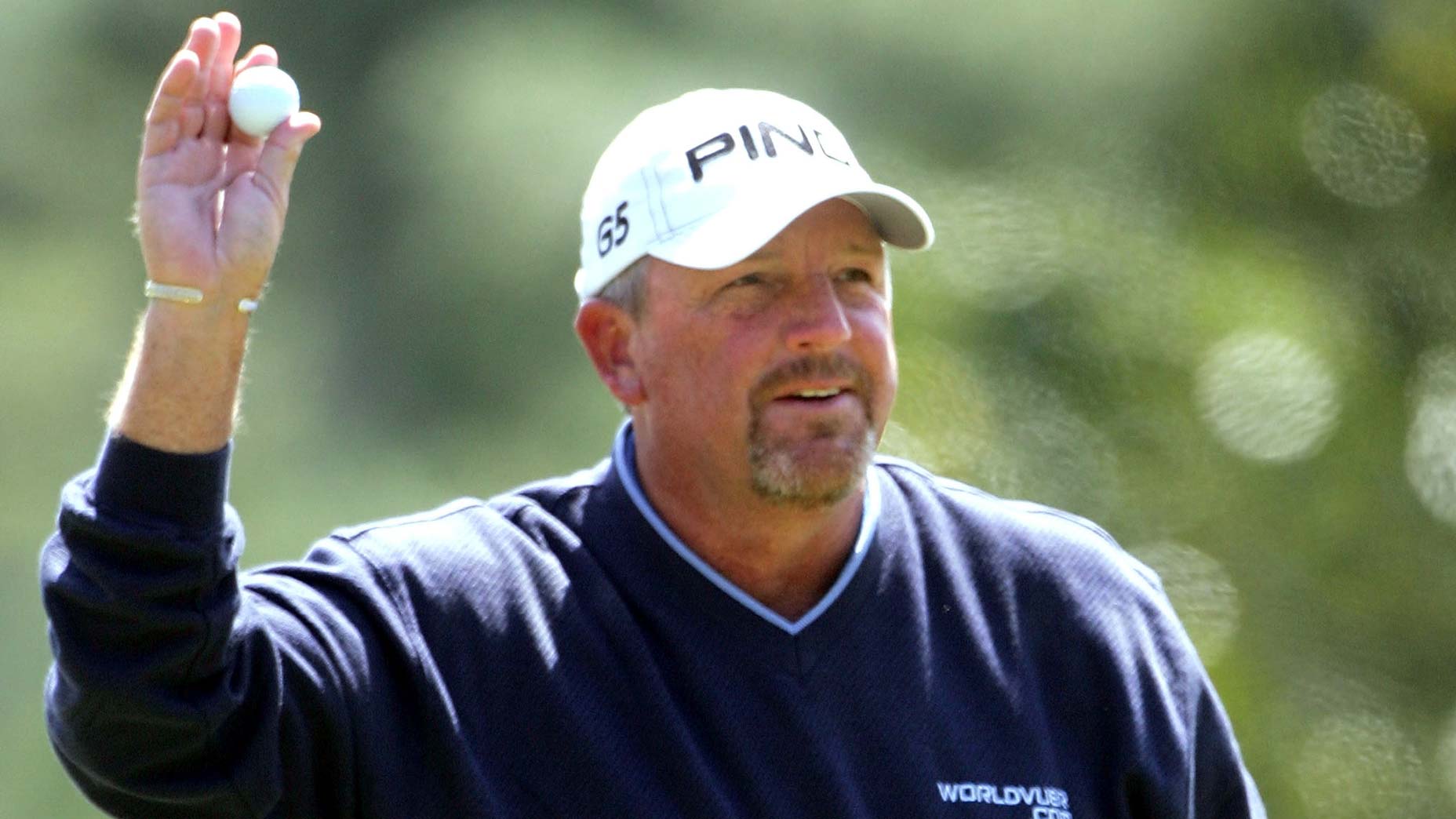 Mark Calcavecchia waves to patrons during the 2007 Masters at Augusta National.
