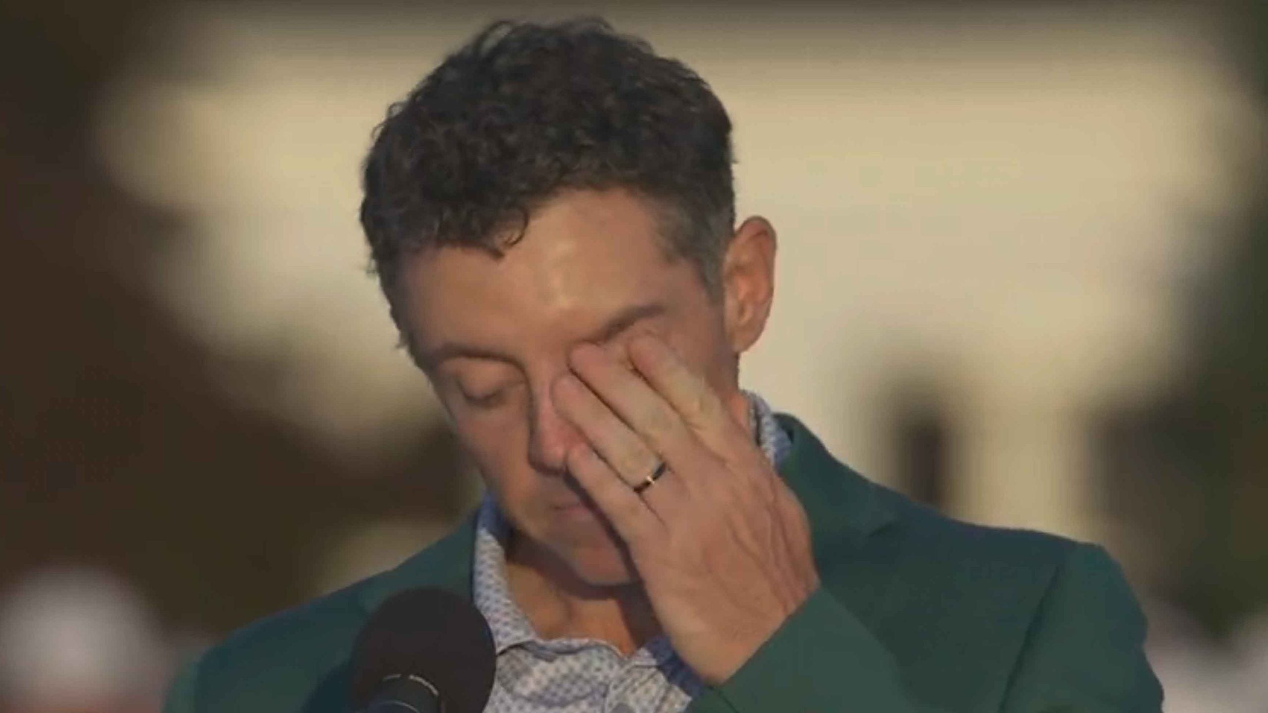 rory mcilroy crying at green jacket ceremony at masters
