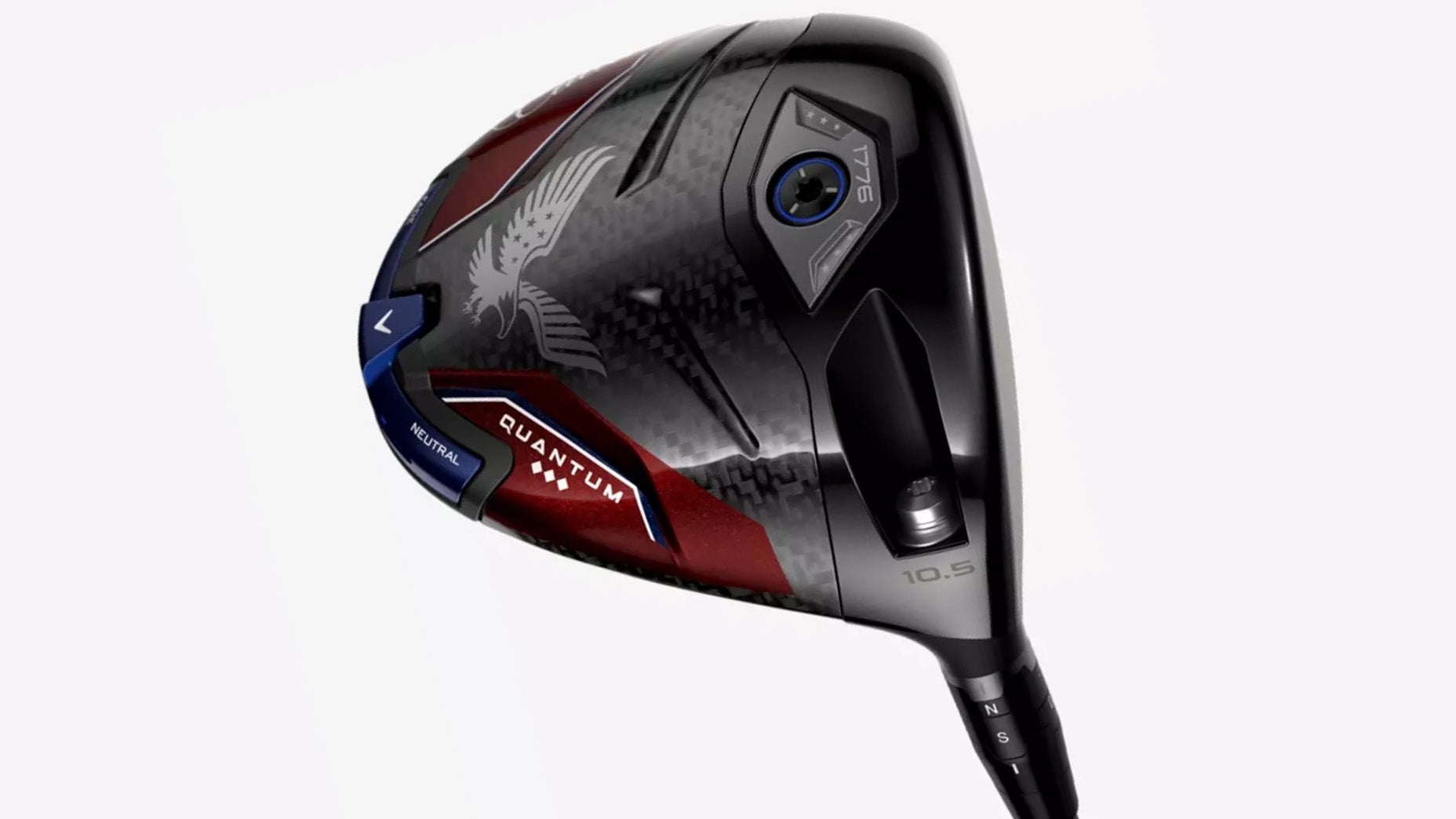 Eine Nahaufnahme eines Golfschlägerkopfes mit einem eleganten, modernen Design in Schwarz, Rot und Silber – perfekt für eine patriotische Feier oder zur Präsentation roter, weißer und blauer Ausrüstung – mit einer Grafik eines Adlers, dem Wort Quantum und der Zahl 10,5, die den Loft angibt.
